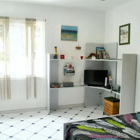 Holiday home Maison Accueillante A 45 M² Avec Jardin Prive